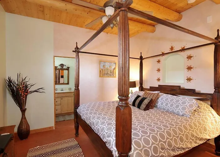 Casita Bee, Santa Fe Charmer